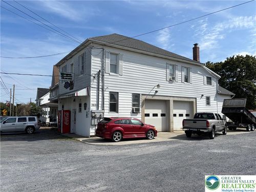 3951 Mountain View Dr, Danielsville, PA, 18038-8704 | Card Image
