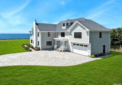 260 S Gillette Avenue, House other with 5 bedrooms, 5 bathrooms and null parking in Bayport NY | Image 1