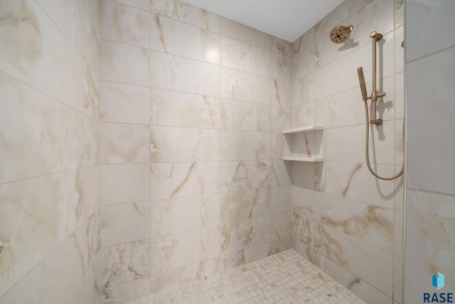 6604 E Hawker Cir, House other with 5 bedrooms, 4 bathrooms and null parking in Sioux Falls SD | Image 36