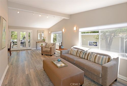 84 Sherwood Dr, Westlake Village, CA, 91361-4810 | Card Image