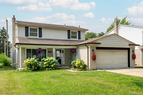 19922 Parkside St, Saint Clair Shores, MI, 48080-3364 | Card Image