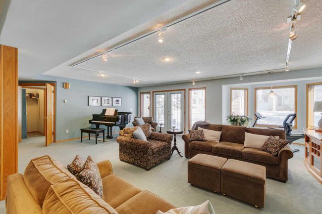 99 Hampshire Close Nw, Home with 4 bedrooms, 3 bathrooms and 4 parking in Calgary AB | Image 32