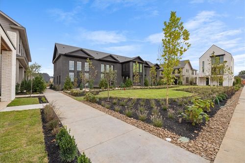 4611 S 47th St, Rogers, AR, 72758-8735 | Card Image