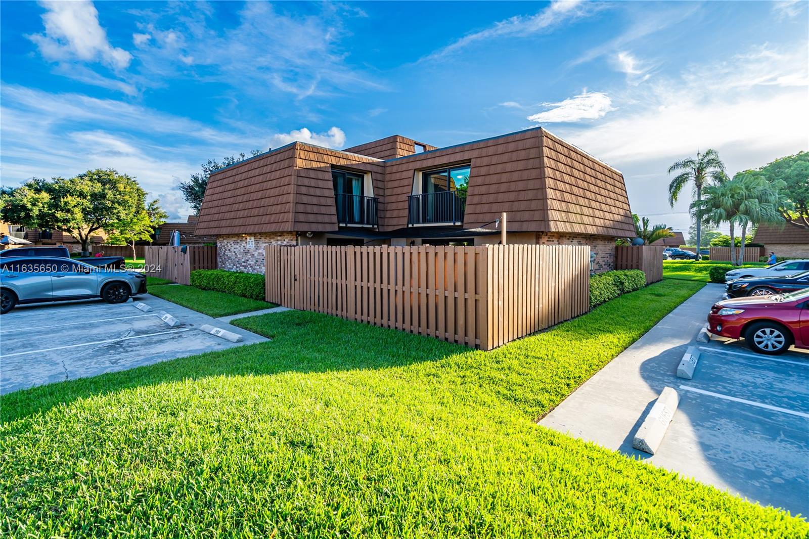 Garden Ct, Hollywood, FL 33026
