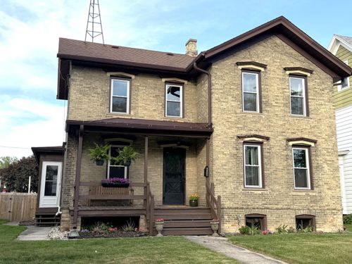 209 College Ave, Watertown, WI, 53094-4804 | Card Image