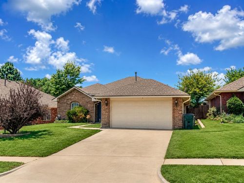 2333 Serenade Dr, Midwest City, OK, 73130-7122 | Card Image