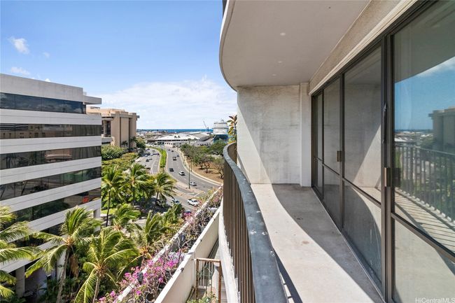 Enjoy the sunlight from your balcony. | Image 12
