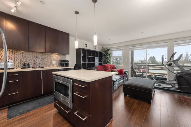 307 - 15795 Croydon Dr, Condo with 1 bedrooms, 1 bathrooms and 1 parking in Surrey BC | Image 9