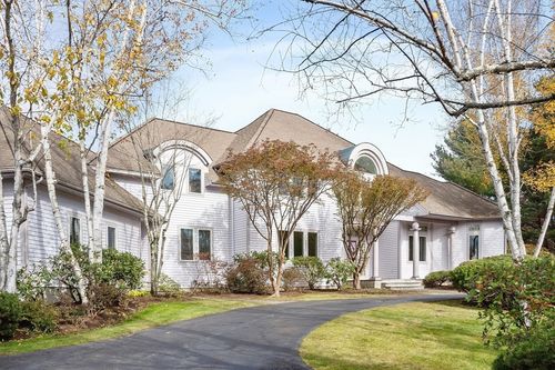 4 Hazelwood Cir, Andover, MA, 01810-5884 | Card Image