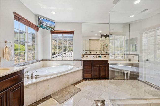 36472 County Line Rd, House other with 4 bedrooms, 6 bathrooms and 4 parking in Yucaipa CA | Image 52
