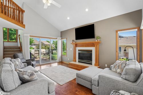 1535 Castlegar Ct, Pleasant Hill, IA, 50327-7063 | Card Image