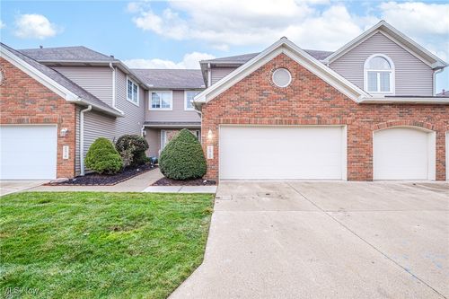 272 English Lakes Boulevard, Amherst, OH, 44001 | Card Image