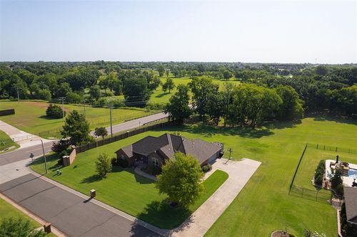 3500 Stratford Pl, Moore, OK, 73160-9725 | Card Image