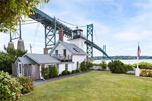 7 Old Ferry Rd, Bristol, RI, 02809-2940 | Card Image