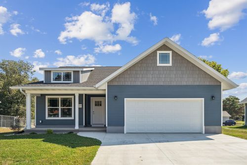 1229 W 7th St, Waterloo, IA, 50702-2815 | Card Image