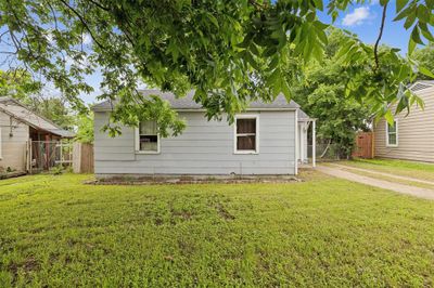 View of front of property featuring a front yard | Image 1