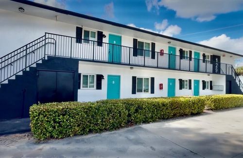 129 N A St, Lake Worth Beach, FL, 33460-3258 | Card Image