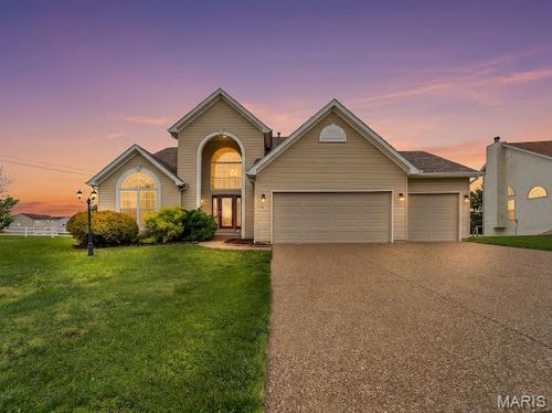 102 Stewart Springs Dr, Wentzville, MO, 63385-2954 | Card Image