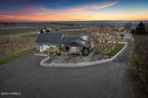 31 Gilbert Rd, Zillah, WA, 98953-9765 | Card Image