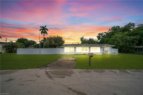 77 Glenmont Dr W, NORTH FORT MYERS, FL, 33917-4115 | Card Image