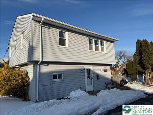 702 W Locker Street, Nazareth Boro, PA, 18064 | Card Image