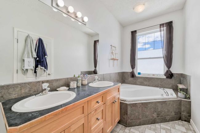 117 Royal Birch Mews Nw, Home with 3 bedrooms, 3 bathrooms and 4 parking in Calgary AB | Image 16