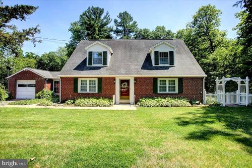 2 Orange St, MOUNT HOLLY SPRINGS, PA, 17065-1721 | Card Image