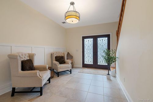 322 Elmore Ave, East Meadow, NY, 11554-2814 | Card Image