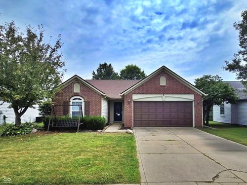 6735 Lexington Cir, Zionsville, IN, 46077-9164 | Card Image