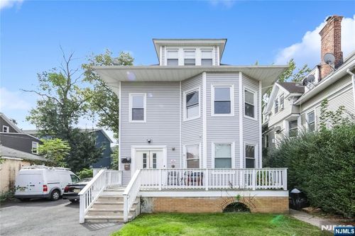 11 Carlton St, East Orange, NJ, 07017-2302 | Card Image