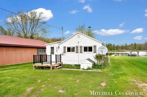 3367 Flint Dr, Sheridan, MI, 48884-9387 | Card Image