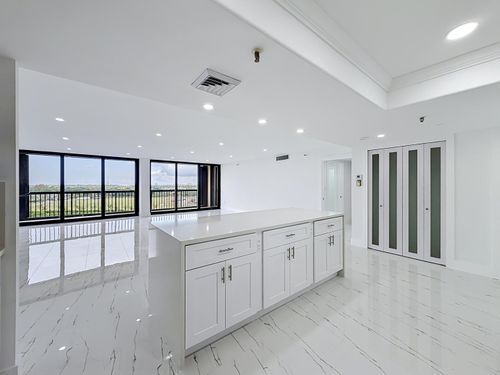 902-2480 Presidential Way, West Palm Beach, FL, 33401-1355 | Card Image