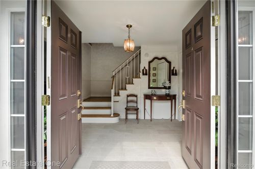 604 Longford Dr, Rochester Hills, MI, 48309-2417 | Card Image