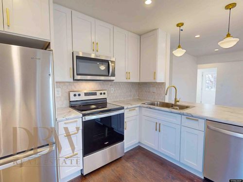 1044 Warren St, Thermopolis, WY, 82443-2629 | Card Image