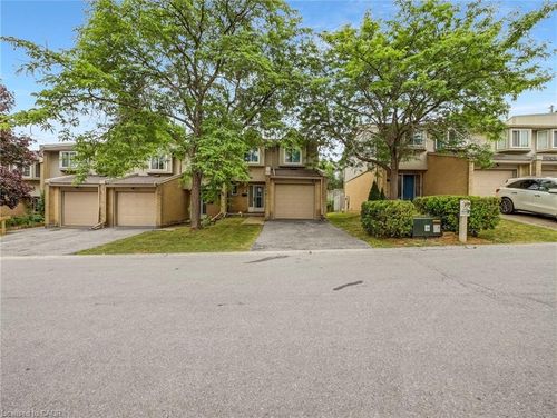 24-29 Paulander Dr, Kitchener, ON, N2M5L2 | Card Image