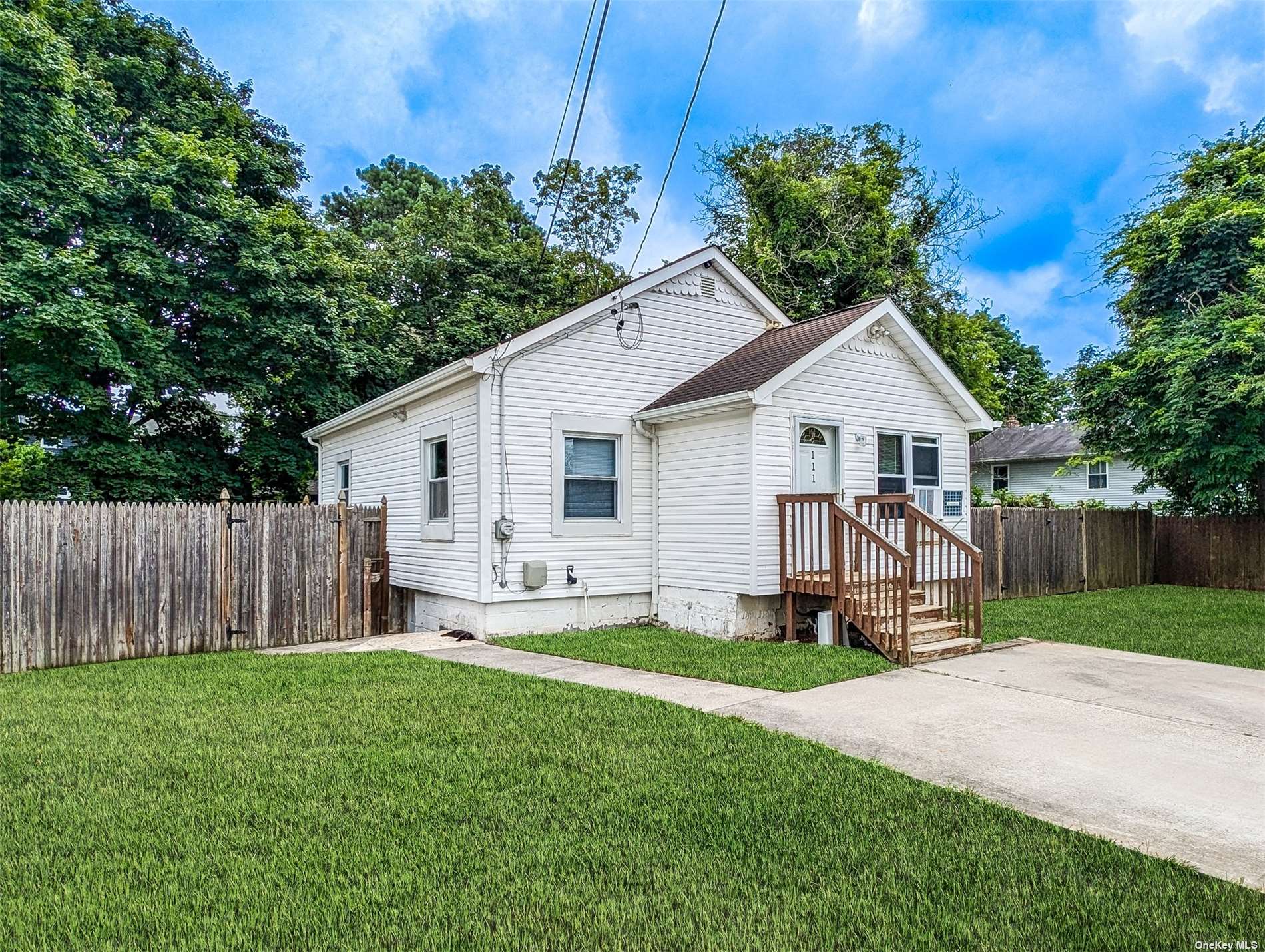 Bark Ave, Central Islip, NY 11722