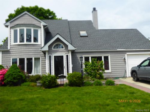 20 Daisy Ln, Levittown, NY, 11756-2416 | Card Image