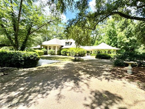 35 Scotland Dr, Natchez, MS, 39120-8737 | Card Image