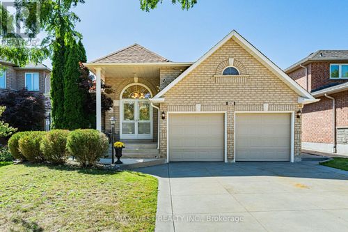 382 Melville Avenue, Vaughan (Maple), ON, L6A2N8 | Card Image