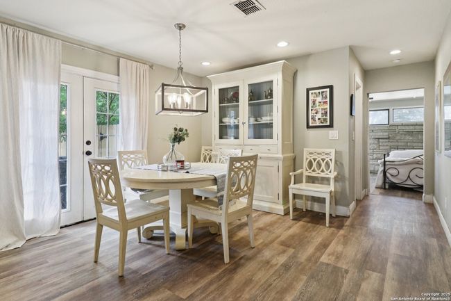 503 Mockingbird Ln, House other with 3 bedrooms, 2 bathrooms and null parking in Devine TX | Image 6