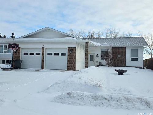 908 Marriott Close, Rosetown, SK, S0L2V0 | Card Image