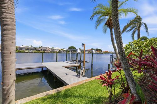 831 Chipaway Dr, APOLLO BEACH, FL, 33572-2706 | Card Image