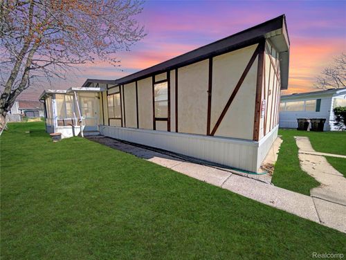 26 Carmell St, Belleville, MI, 48111-2948 | Card Image