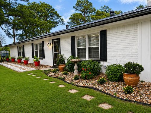 890 Highway 21 E, Bastrop, TX, 78602-5628 | Card Image