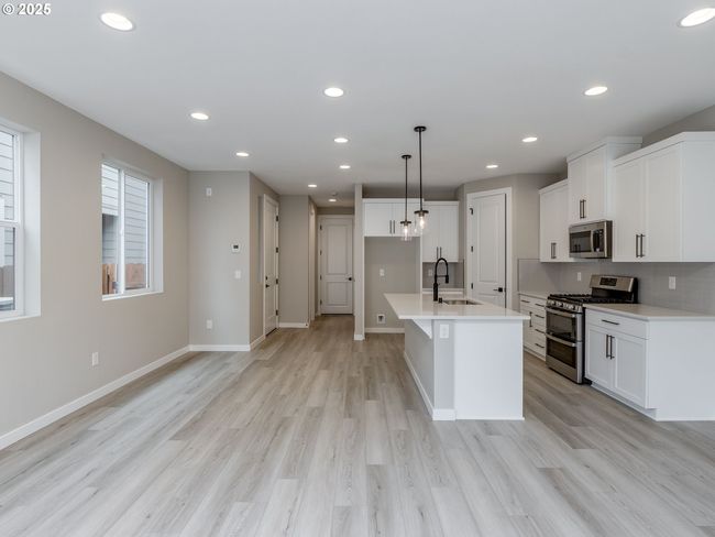 724 Nw 178 Th Way, House attached with 3 bedrooms, 3 bathrooms and 2 parking in Ridgefield WA | Image 4