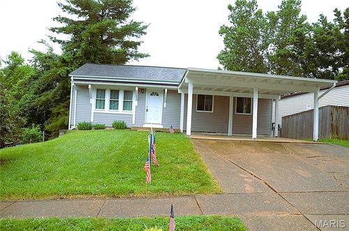 40 Cedar Ridge Dr, Pacific, MO, 63069-3403 | Card Image