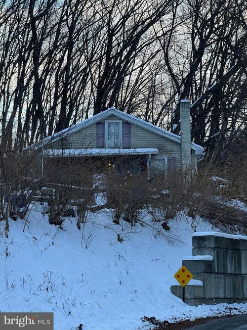 676 Barlet Rd, BLANDON, PA, 19510-9739 | Card Image