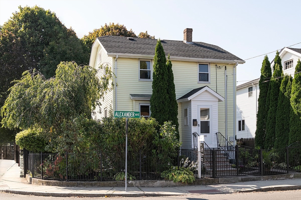 Alexander Ave, Medford, MA 02155
