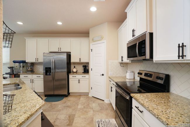 228 Comanche Trl, House other with 4 bedrooms, 3 bathrooms and null parking in Cibolo TX | Image 10