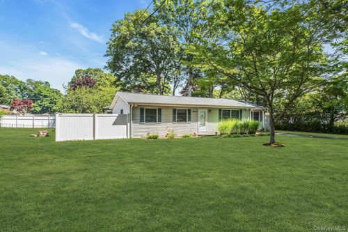 11 Wood Avenue, Brookhaven, NY, 11967 | Card Image